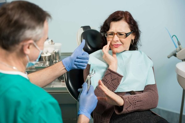 Urgence dentiste à Limoges : rejoindre l'hôpital ou un cabinet spécialisé ?