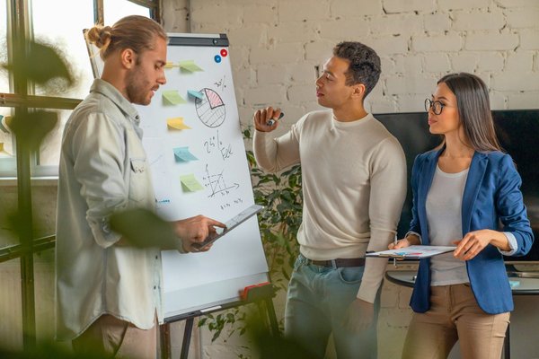 Créez des présentations impactantes à partir de vos idées avec slideup